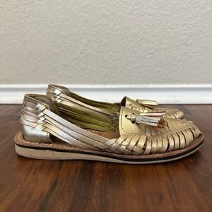 CACAHI'S CACLE'S Girls Gold Leather Tasseled Huaraches Sandals MEXICO MADE